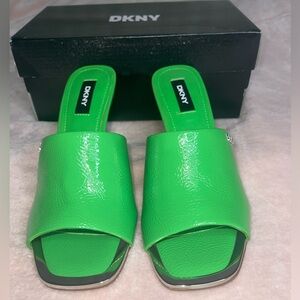 DKNY BRONX SANDALS